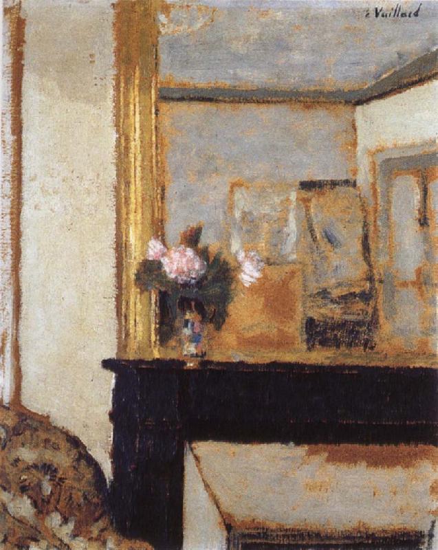Edouard Vuillard Blomvas on the mantelpiece